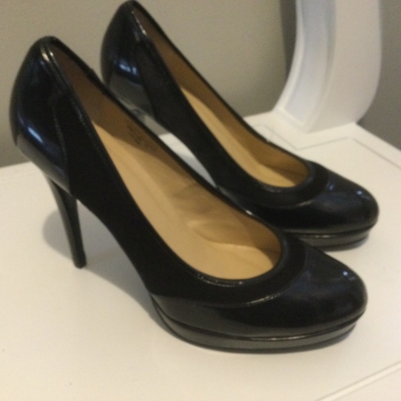 Colin Stuart patent black leather and suede pump - Picture 6 of 6